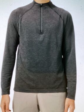 Lululemon Metal Vent Tech 1/2 Zip in Deep coal/ Black( Medium)